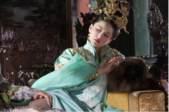 Vì một điểm đặc biệt này trên người mỹ nhân mà bỏ ba ngàn phi tần, vị vua kỳ dị làm những chuyện hoang đường nhất lịch sử Trung Hoa - Ảnh 2